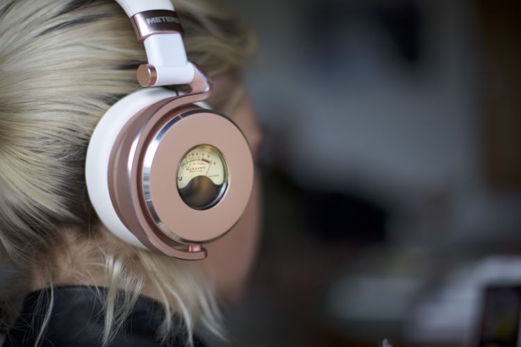 Meters Launch OV-1 headphones with built-in VU meters